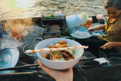 Đón Bình Minh Trên Chợ Nổi